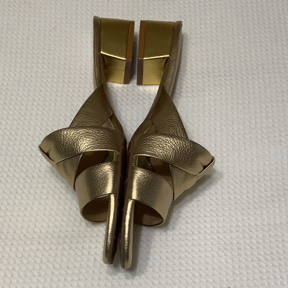 NWOB Silvana Diez gold sandals classy - Picture 4 of 14